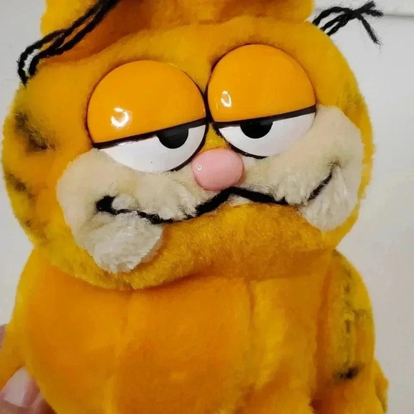 Vintage 1981 Garfield Sitting Stuffed Plush - Picture 10 of 10